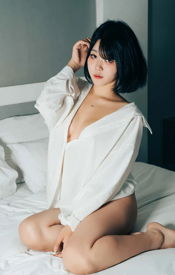 丰腴美女Zia居家Gel Massage无圣光人体写真